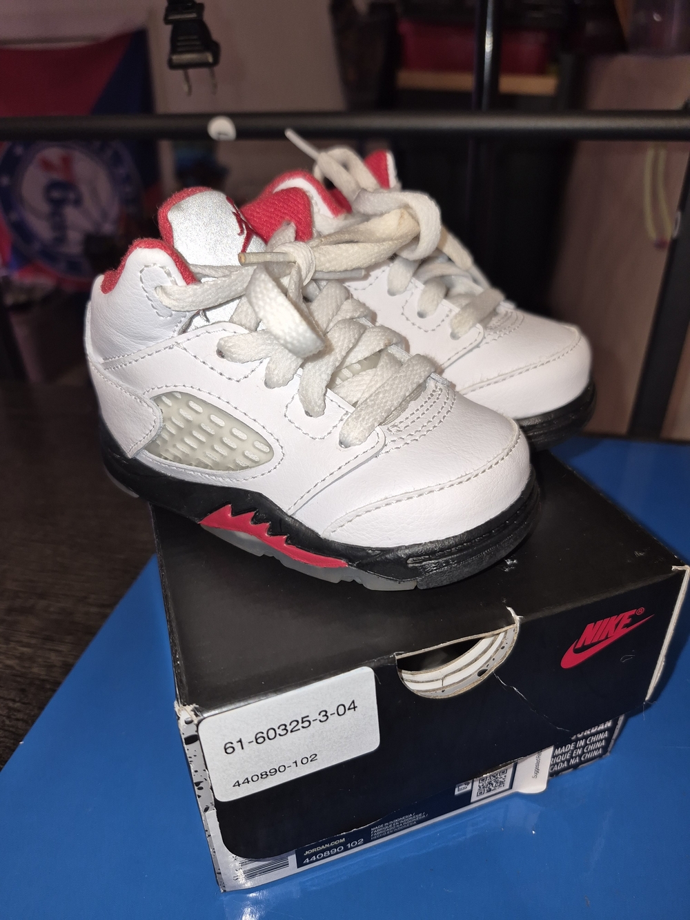 Jordan 5 Retro fire Red Tongue